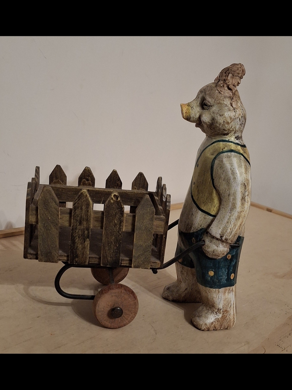 Vtg Anthropomorphic Pig figurine pushing a rustic wooden wheelbarrow, 7×6×3"